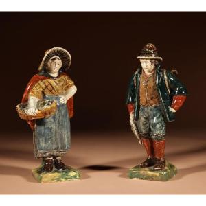  Une Rare Paire De Figurines Hollandaises De Rozenburg, Montrant Un Pêcheur Et Une Femme. Marqu