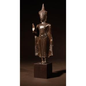 Une Belle Figure De Bouddha Couronné En Bronze Ancien