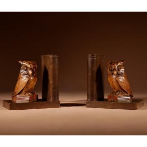 Paire de serre-livres sculptés en forme de hibou de la Forêt-Noire, vers 1900-1920