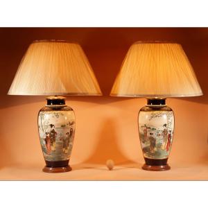 Impressionnante paire de lampes de table japonaises Satsuma, très grandes et décoratives.