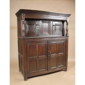 armoire-presse galloise en chêne, vers 1620/50.