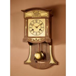 Horloge murale Art Nouveau Philipp Haas Forêt-Noire, très élégante, en chêne blond, vers 1900.