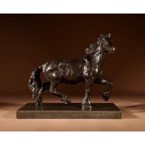 Cheval de trait, puissante sculpture en bronze dans le style de Renée Sintenis (1888-1965).