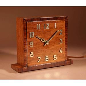 Pendule de cheminée Art Déco (style École d'Amsterdam) à mécanisme électrique précoce, en chêne