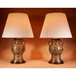 Grande paire de lampes à poser japonaises en bronze et émail Champlevé