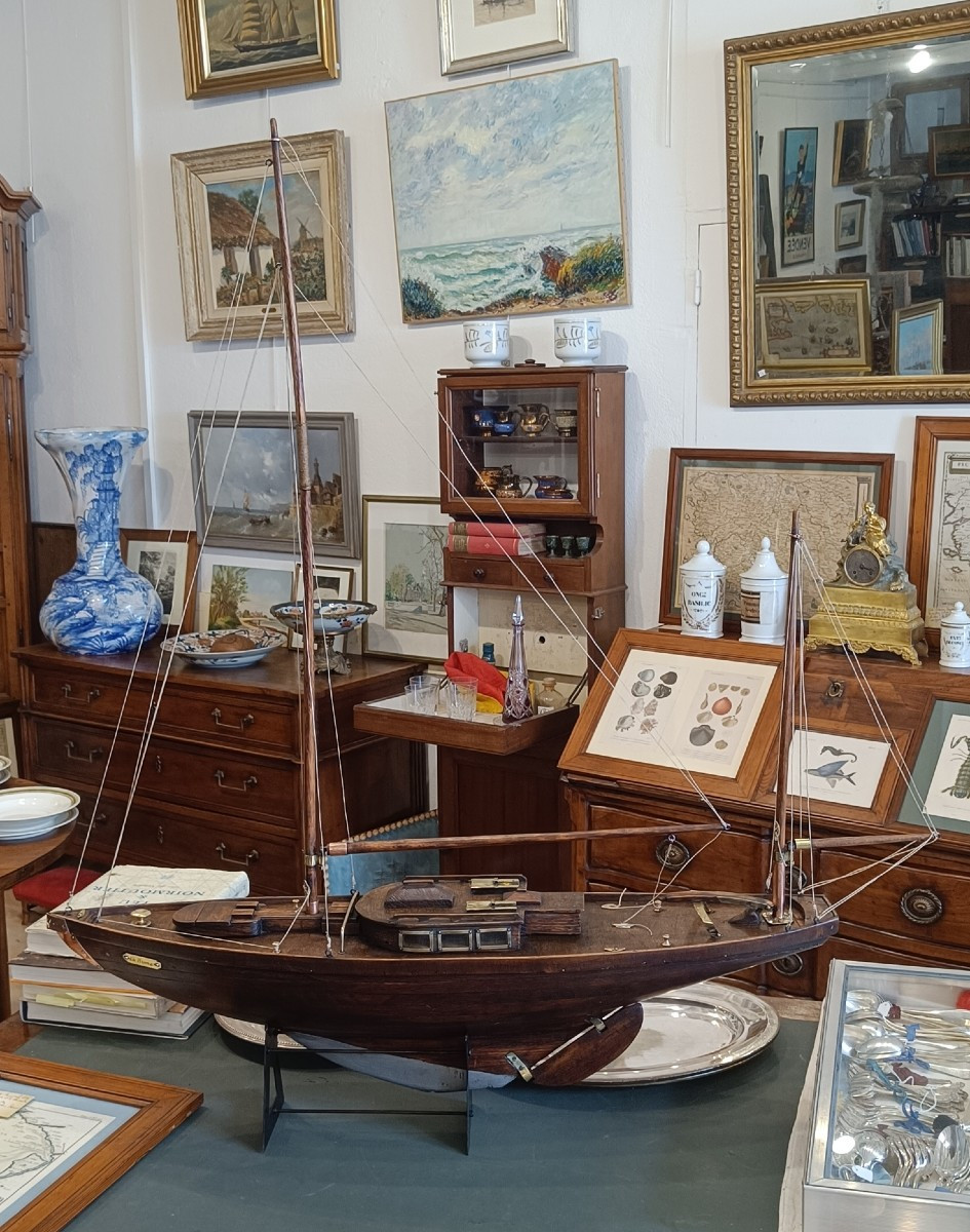 Maquette naviguante de voilier , Ketch du 20ème