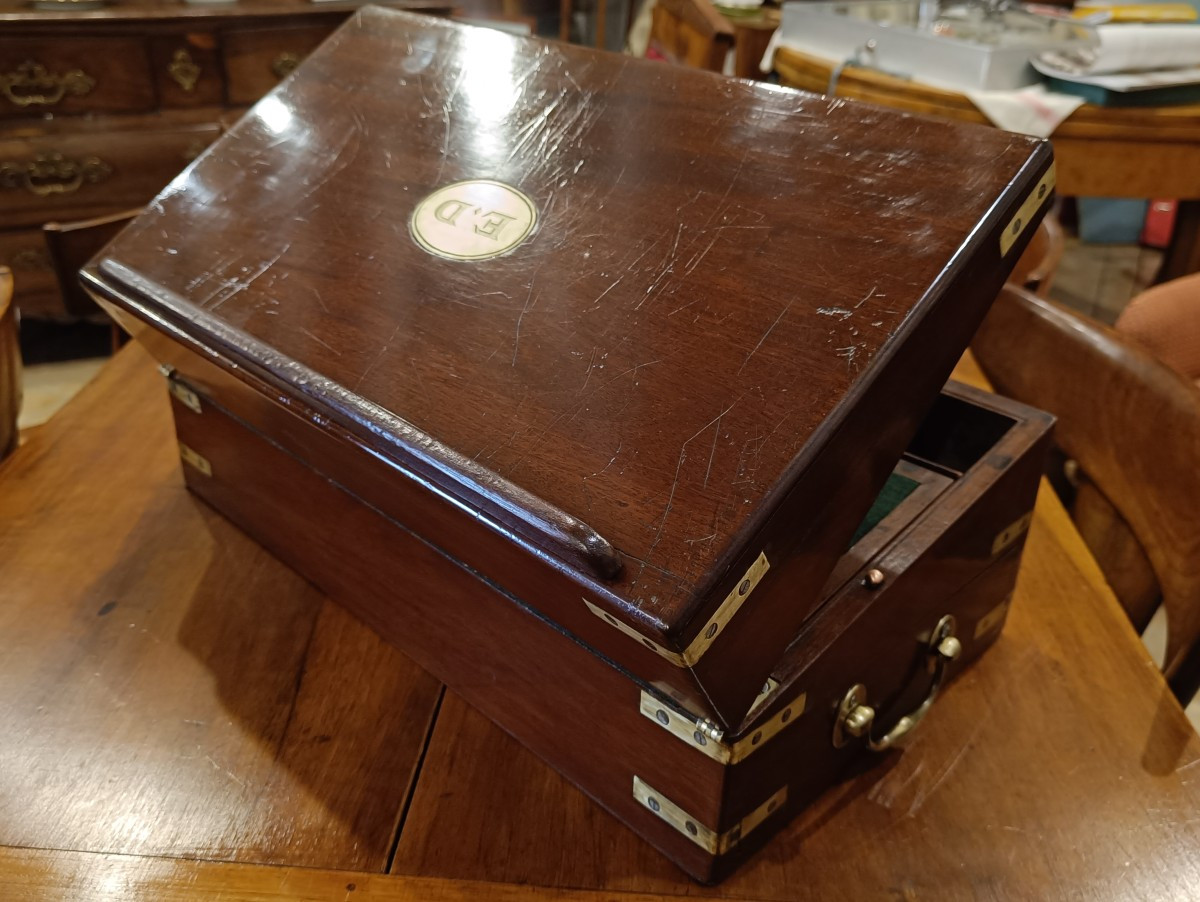 19th-century Officer's Writing Desk In Solid Mahogany With Brass Corners-photo-2