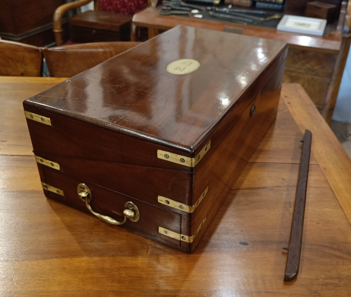 19th-century Officer's Writing Desk In Solid Mahogany With Brass Corners-photo-1
