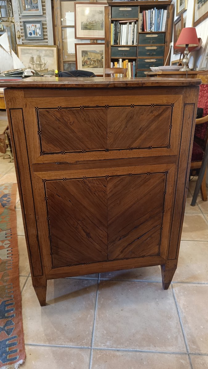 Commode Louis XVI en noyer et marqueterie fin 18ème-photo-1