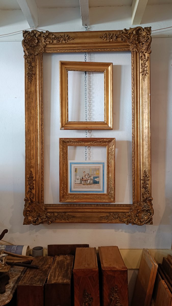 Very Large 19th-century Frame With Wood And Gilded Stucco
