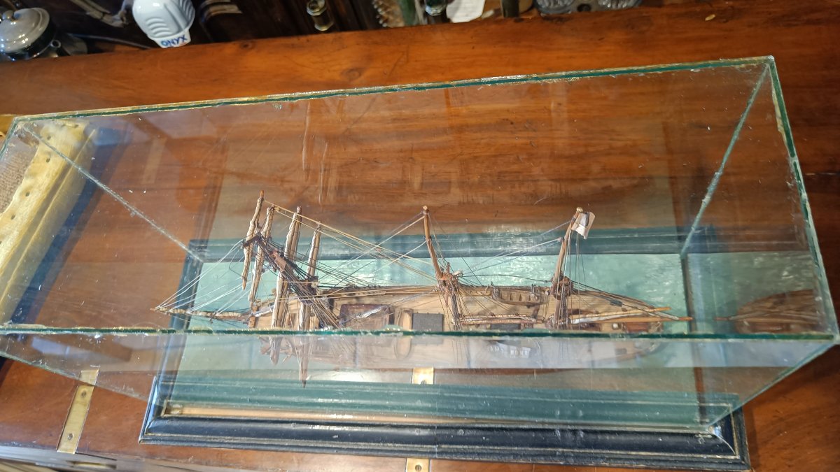 Maquette de bateau 19ème sous vitrine-photo-4