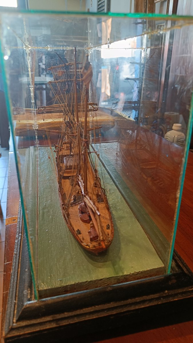 Maquette de bateau 19ème sous vitrine-photo-1
