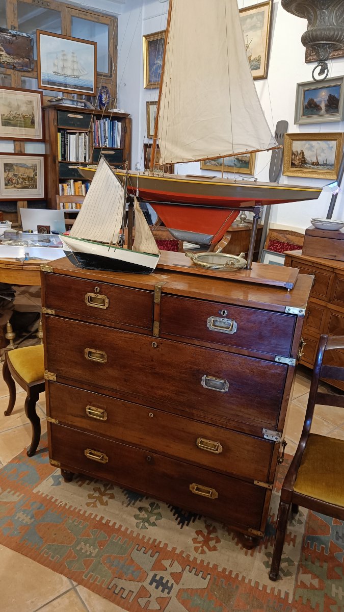Commode d'officier, dite de marine fin 19eme en acajou