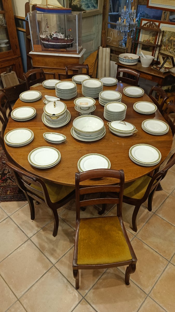 Large 6-foot Walnut Diretoire Round Table With 4 Extension Leaves, Seats 18–20 People
