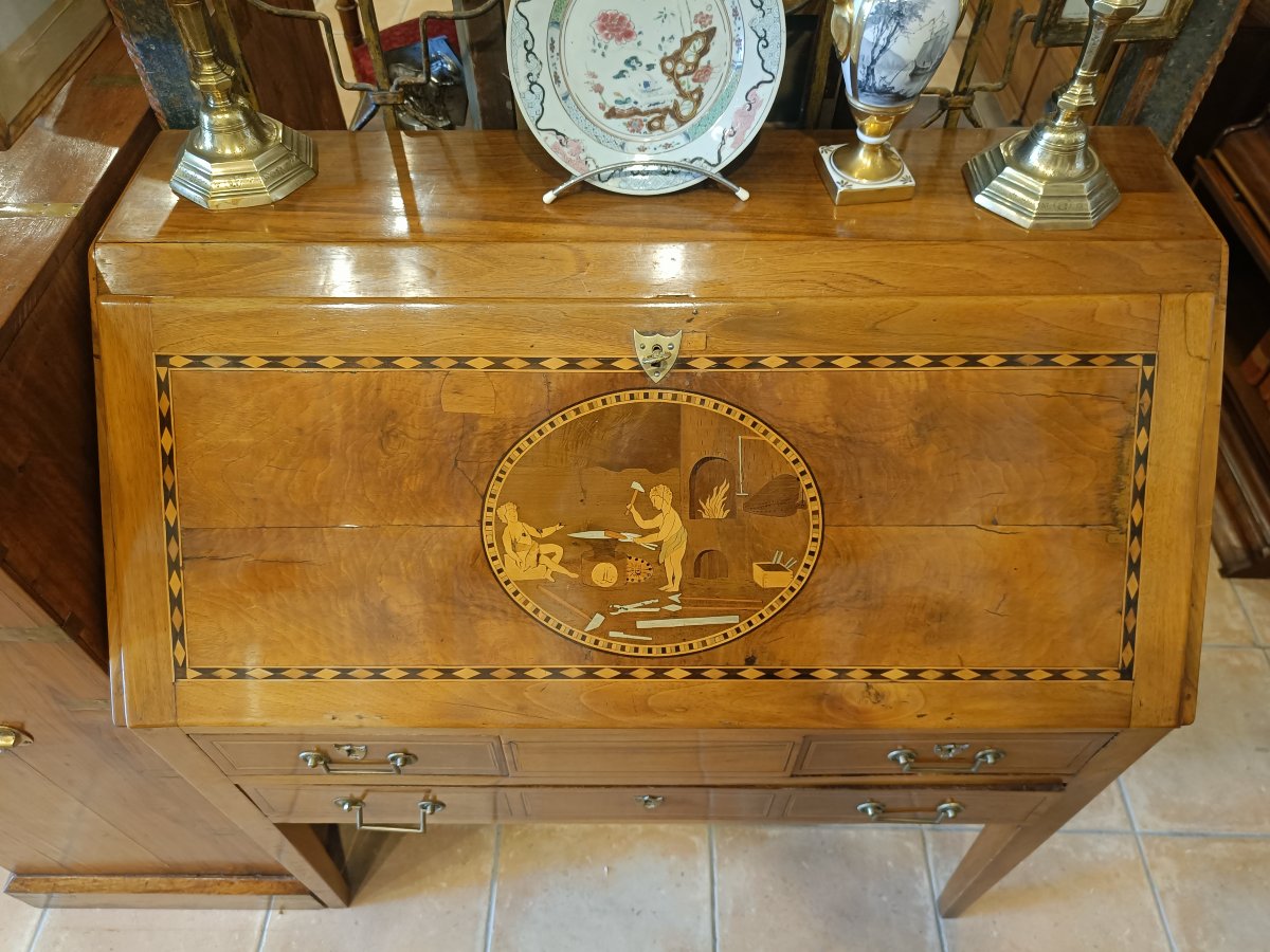 Late 18th-century, Early 19th-century Sloping-top Desk In Walnut With Marquetry-photo-2