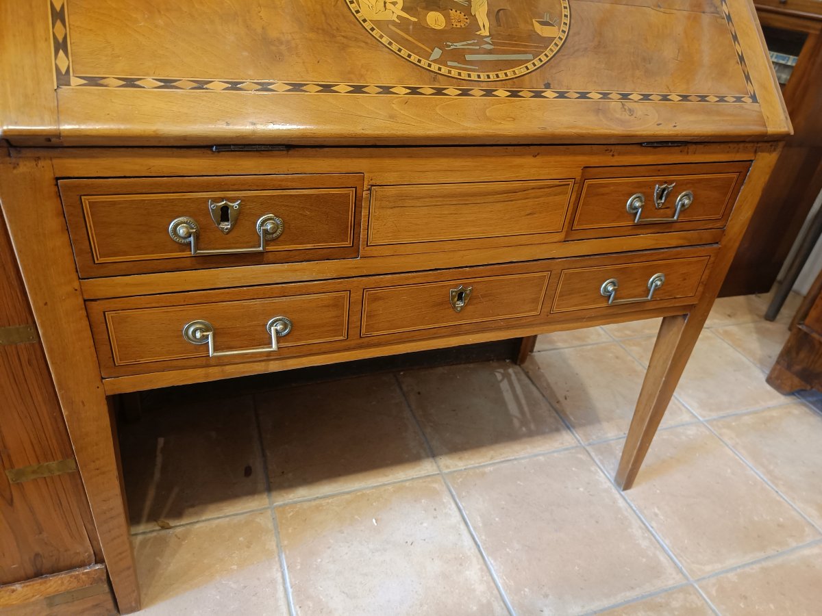 Late 18th-century, Early 19th-century Sloping-top Desk In Walnut With Marquetry-photo-1