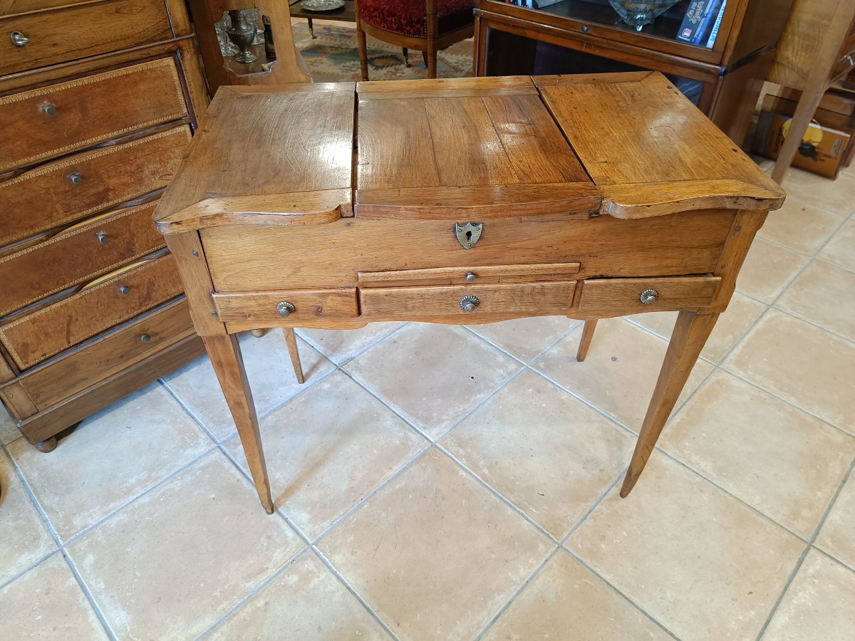 Coiffeuse directoire début 19ème en noyer massif