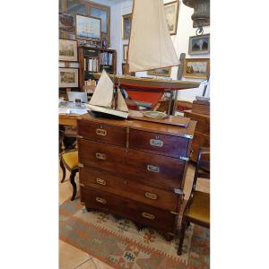 Commode d'officier, dite de marine fin 19eme en acajou