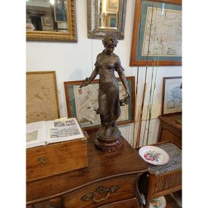 Grande statue en régule, Allégorie féminine d'Auguste Moreau
