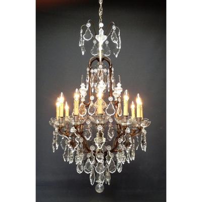 Suberbe French Chandelier With 12 Luminous Points.