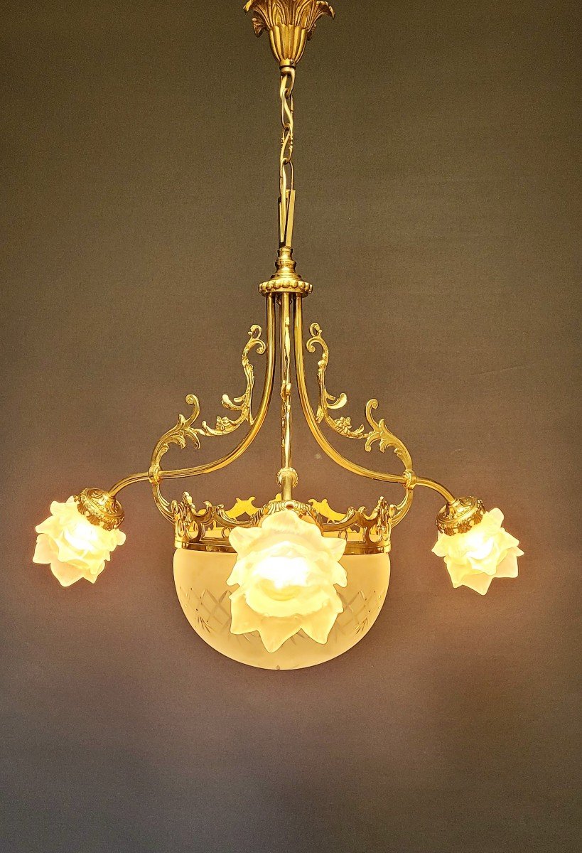Bronze Chandelier With 4 Light Points.