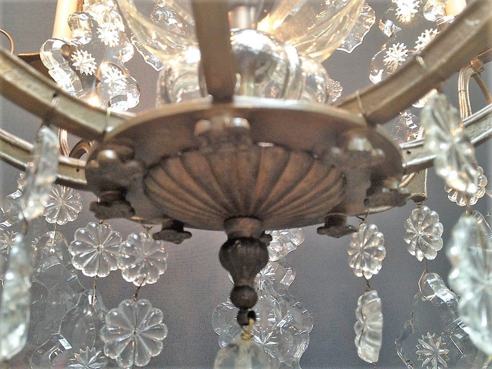 A Refined Italian Chandelier With 8 Bright Points-photo-4