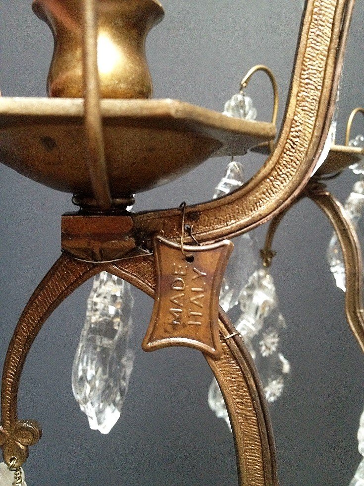 A Refined Italian Chandelier With 8 Bright Points-photo-5