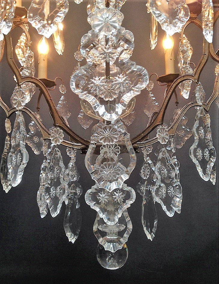 A Refined Italian Chandelier With 8 Bright Points-photo-6