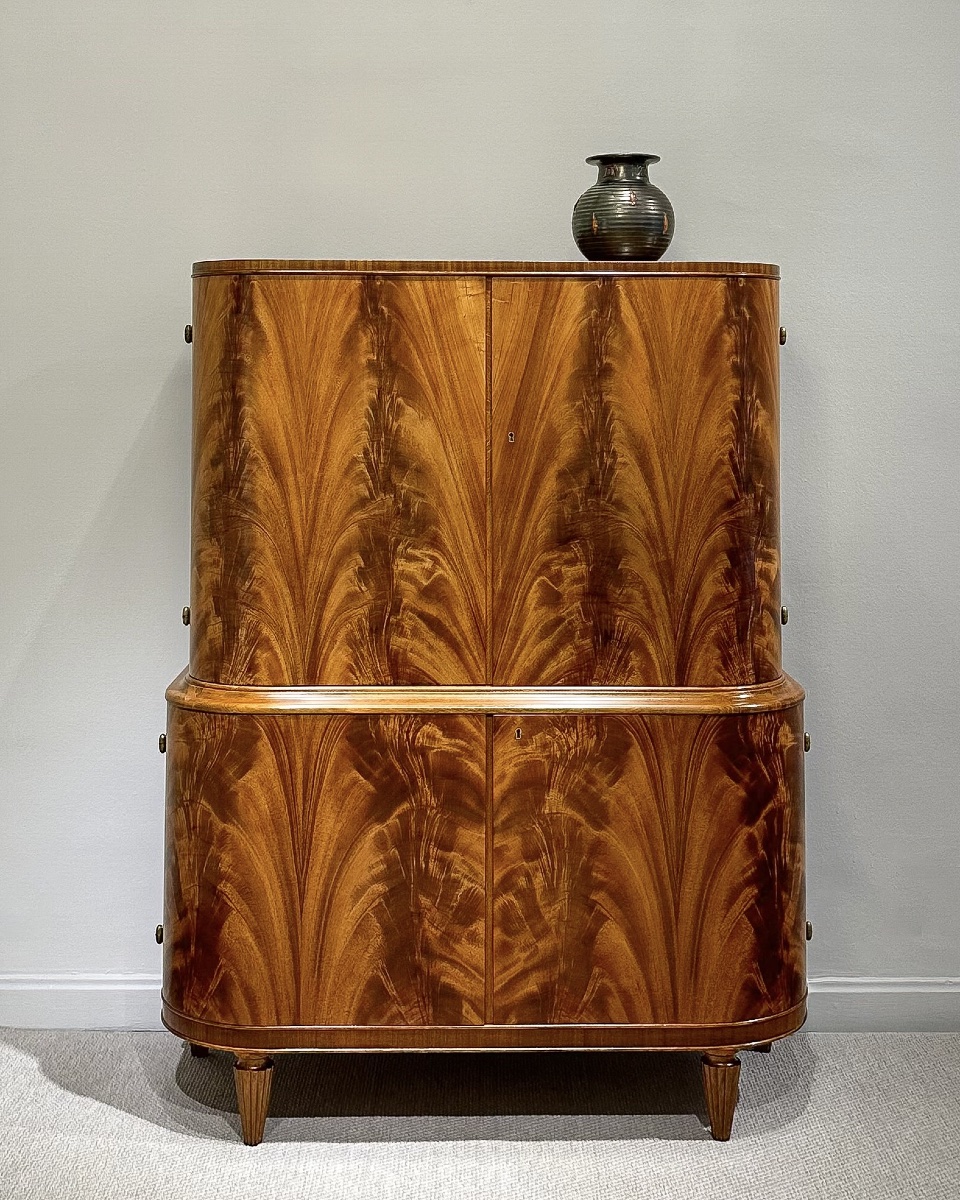 Cabinet suédois des années 1940