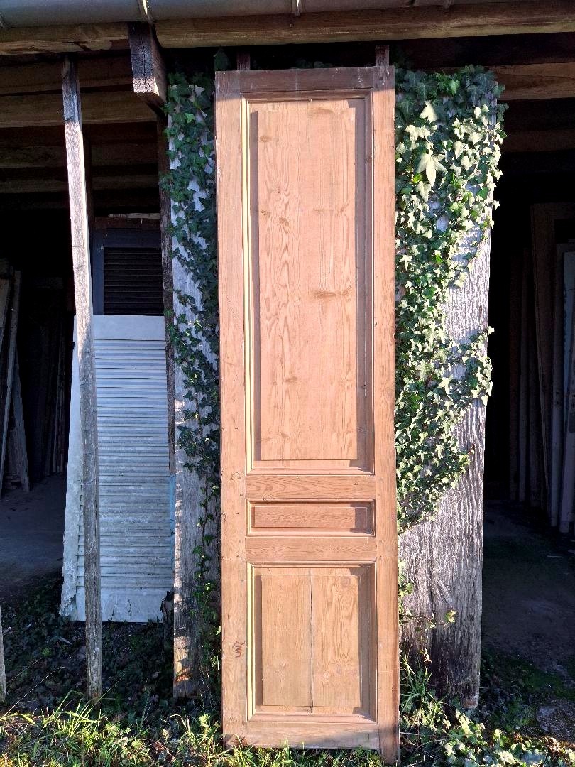 Original 3-panel Door, Painted And Stripped, For Use As A Closet, Wardrobe, Or Decorative Woodwork.-photo-2
