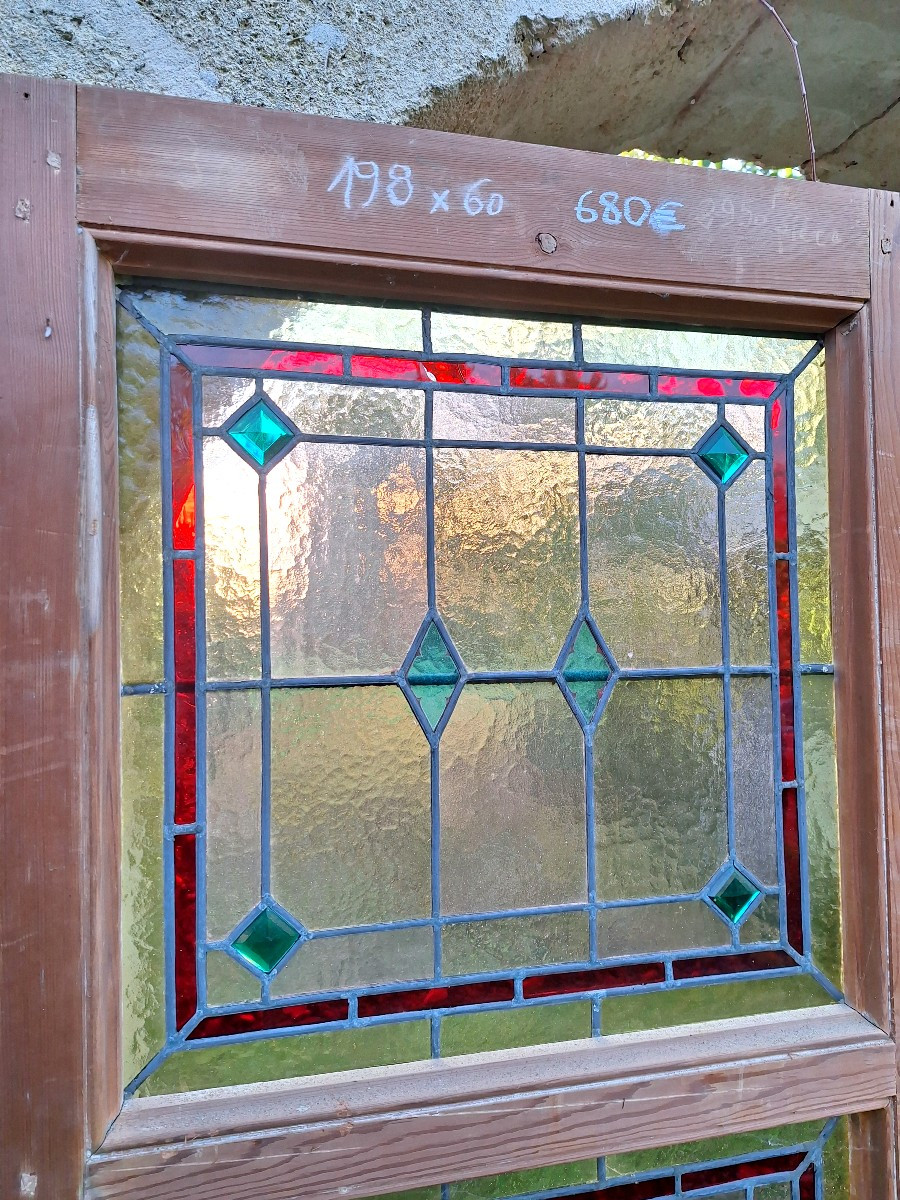 Originale Fenêtre Avec Vitraux A Cabochons Colorés - Vitrail - Portes - Boiseries - Décoration-photo-2