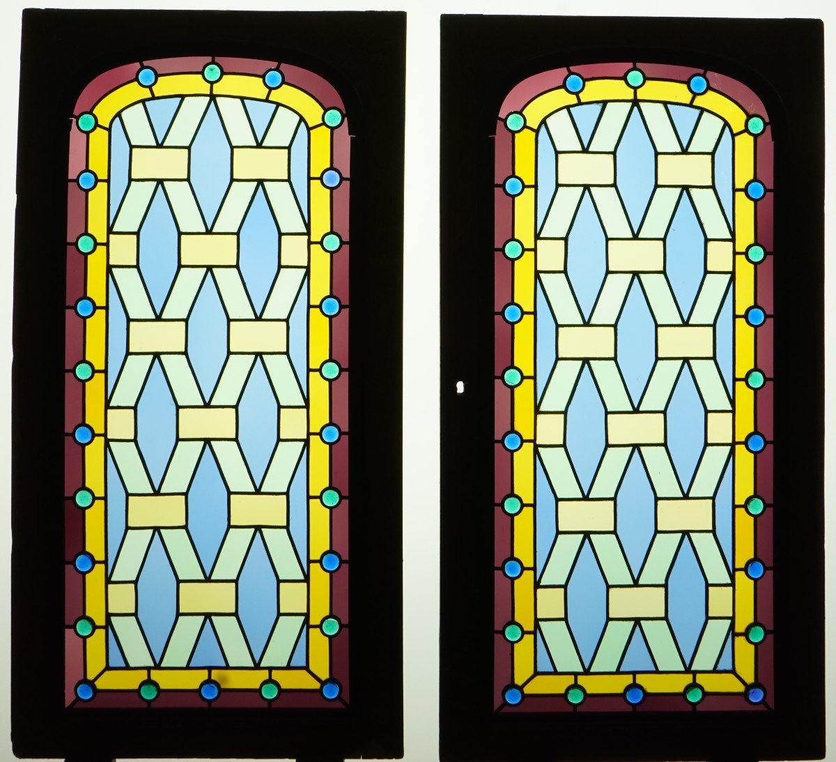 Vitrail- Vitraux - Vitrerie colorée aux cabochons