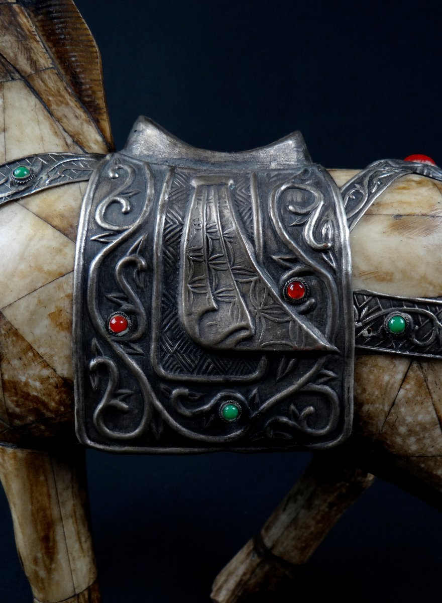 Tang Horse In Chinese Buffalo Bone, Metal Ornament & Glass Cabochon, 19th Century-photo-3