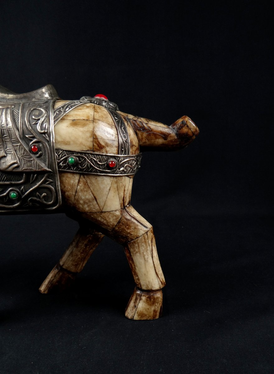 Tang Horse In Chinese Buffalo Bone, Metal Ornament & Glass Cabochon, 19th Century-photo-4