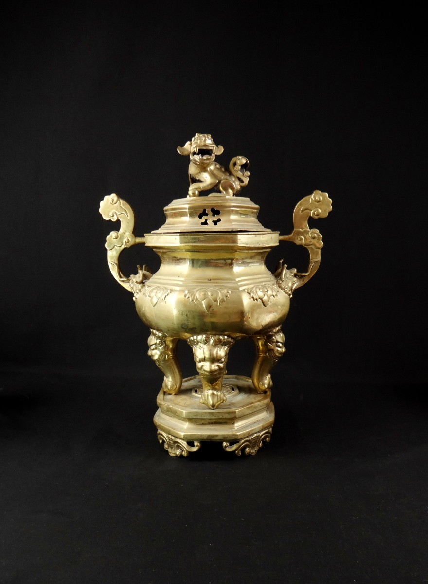 Brûle encens Chinois en bronze doré à décor de Chien de Fô période Qing XIXème