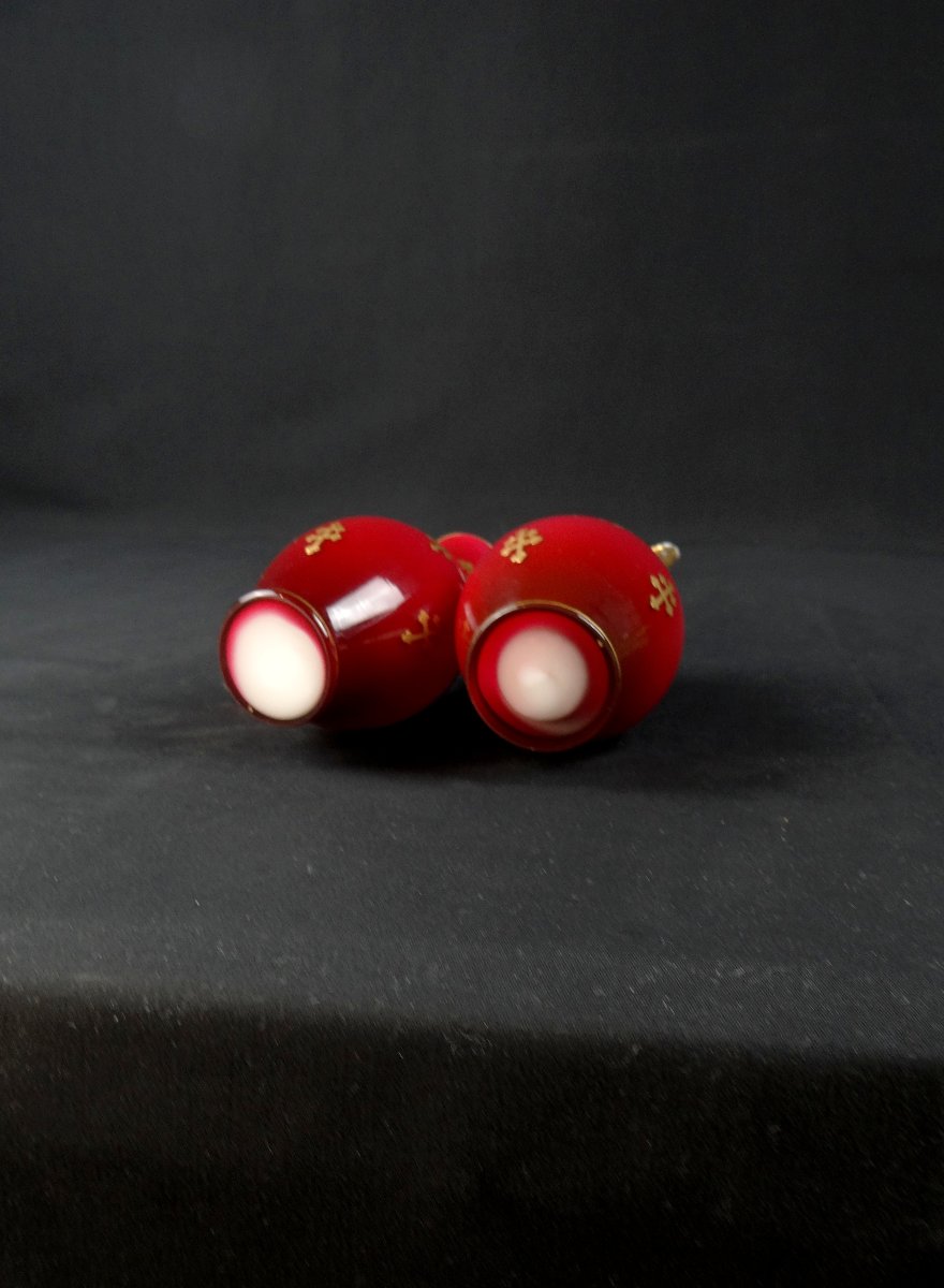 Paire de vases balustre en cristal de Baccarat à décor en croix de lorraine doré-photo-5