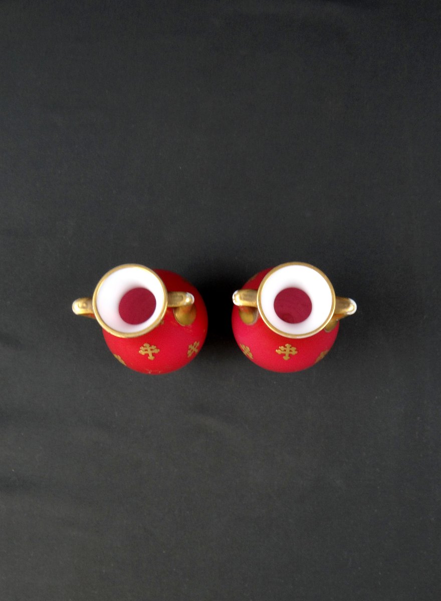 Paire de vases balustre en cristal de Baccarat à décor en croix de lorraine doré-photo-6