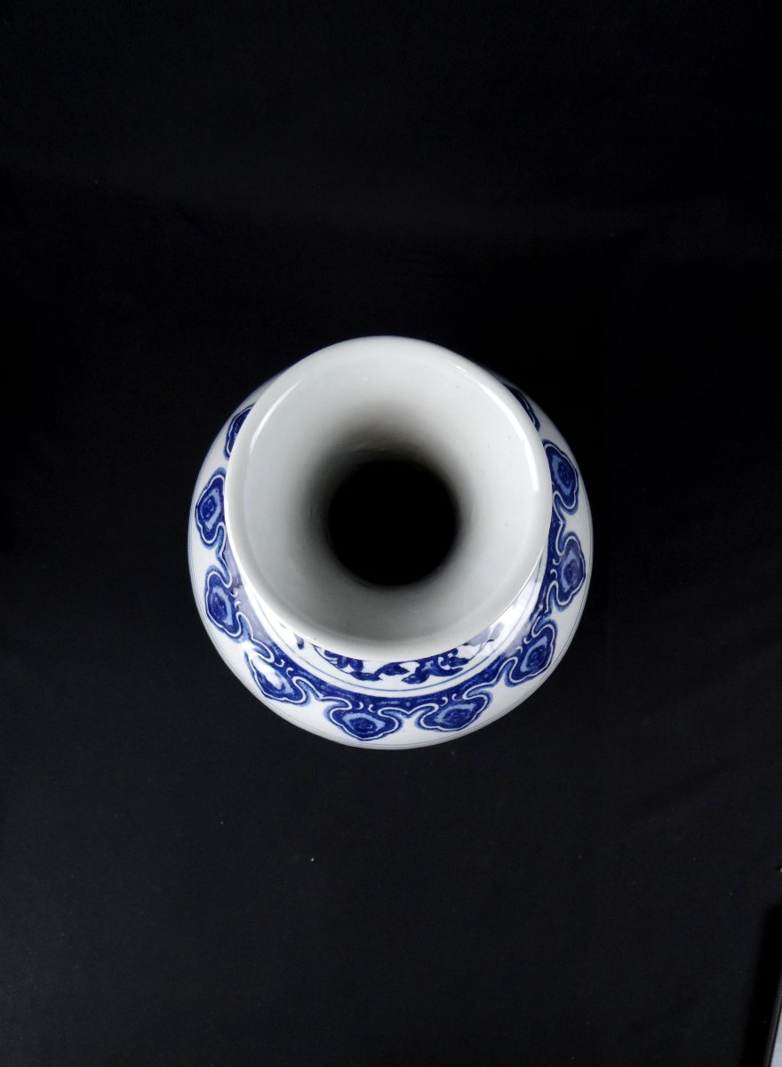 Royal Blue And White Peony Vase In The Style Of Ming Porcelain, Qing Period, 19th Century-photo-1