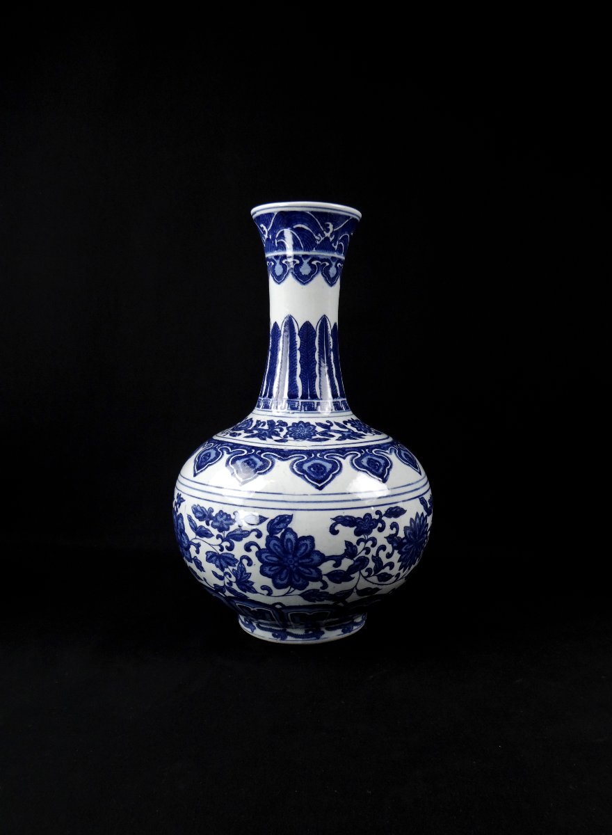 Royal Blue And White Peony Vase In The Style Of Ming Porcelain, Qing Period, 19th Century-photo-4
