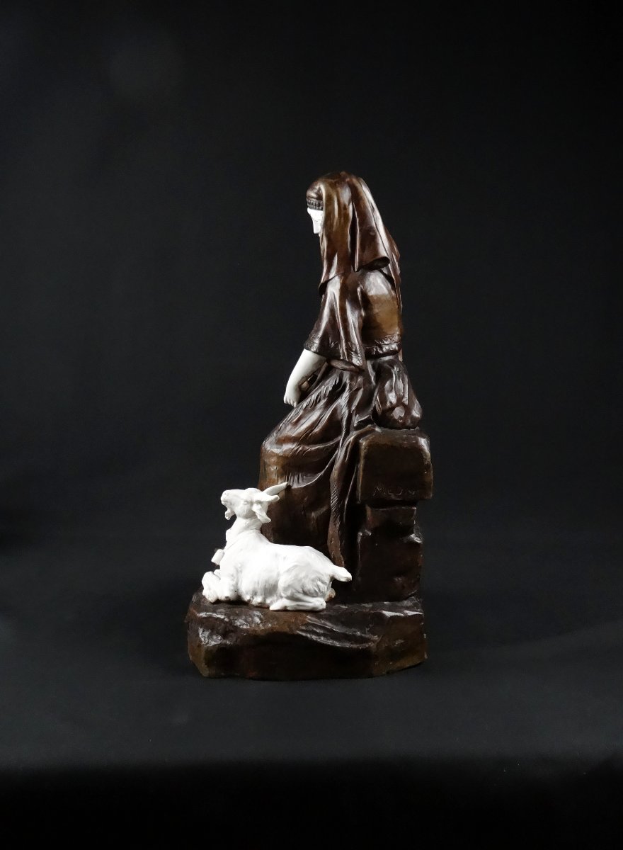 The Bohemian Shepherdess Of Mednat, A Spelter Statue With A Chryselephantine-style Porcelain Biscuit-photo-2