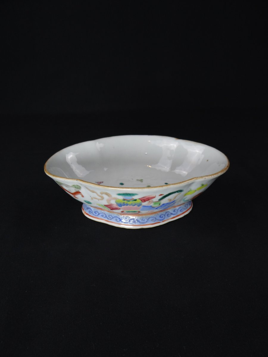 Hand-painted, Early 20th-century Chinese Famille Rose Porcelain Polylobed Bowl-photo-3