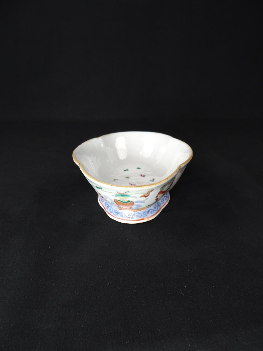 Hand-painted, Early 20th-century Chinese Famille Rose Porcelain Polylobed Bowl-photo-6