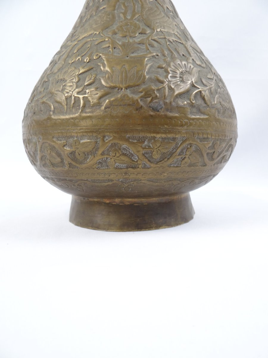 Large Persian Vase In Repoussé Brass With Animal Decoration, Qajar Period, Late 19th Century-photo-4