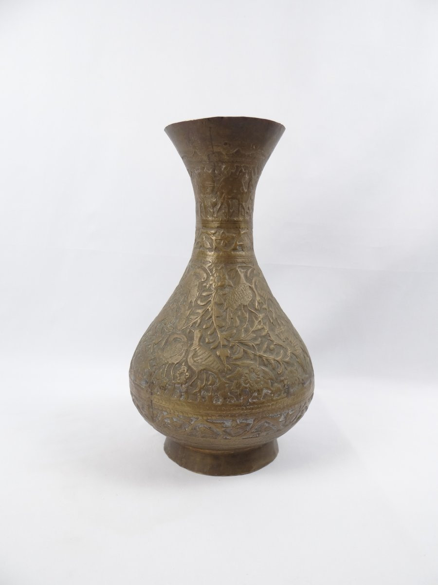 Large Persian Vase In Repoussé Brass With Animal Decoration, Qajar Period, Late 19th Century-photo-2