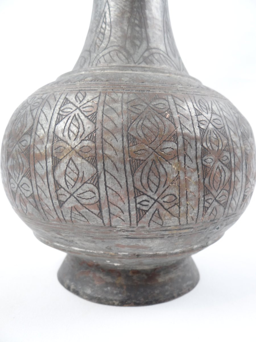 Vase Islamique Indo-Persan en cuivre gravé teinté bleu gris du XIXème siècle -photo-4