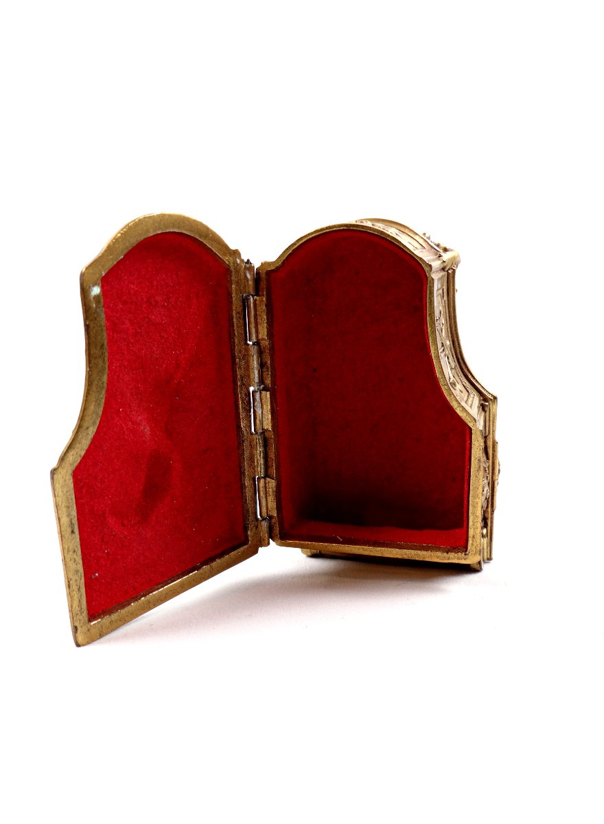 Boîte à bijoux en bronze doré à la forme de piano style Louis XV début XXème (2)-photo-8