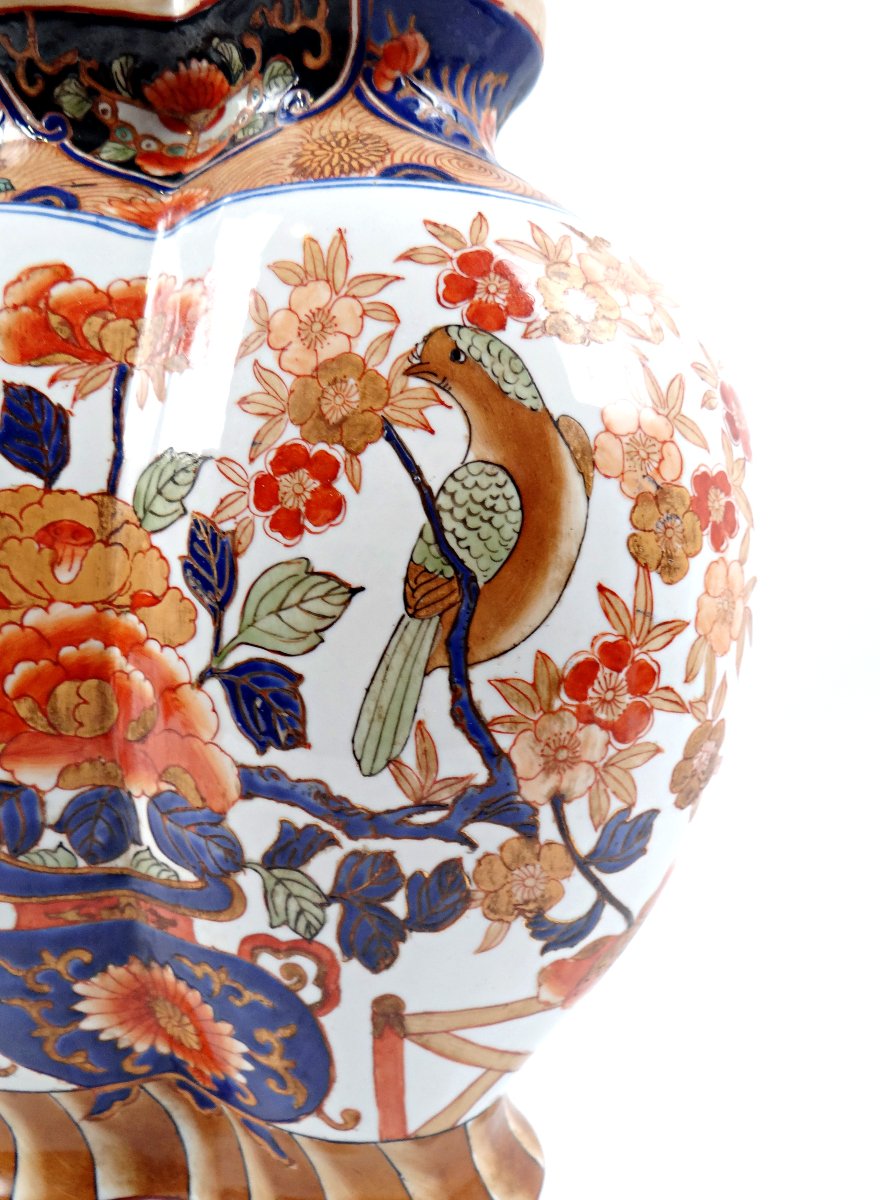 Early 20th Century Imari-style Porcelain Vase Decorated With Nature And Birds, Polylobed In Shape-photo-4