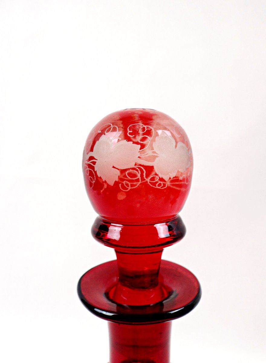 Carafe en verre doublé rouge de bohème rouge à décor gravé scène de chasse XIXème-photo-2