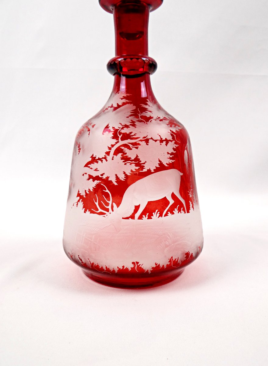 Carafe en verre doublé rouge de bohème rouge à décor gravé scène de chasse XIXème-photo-2