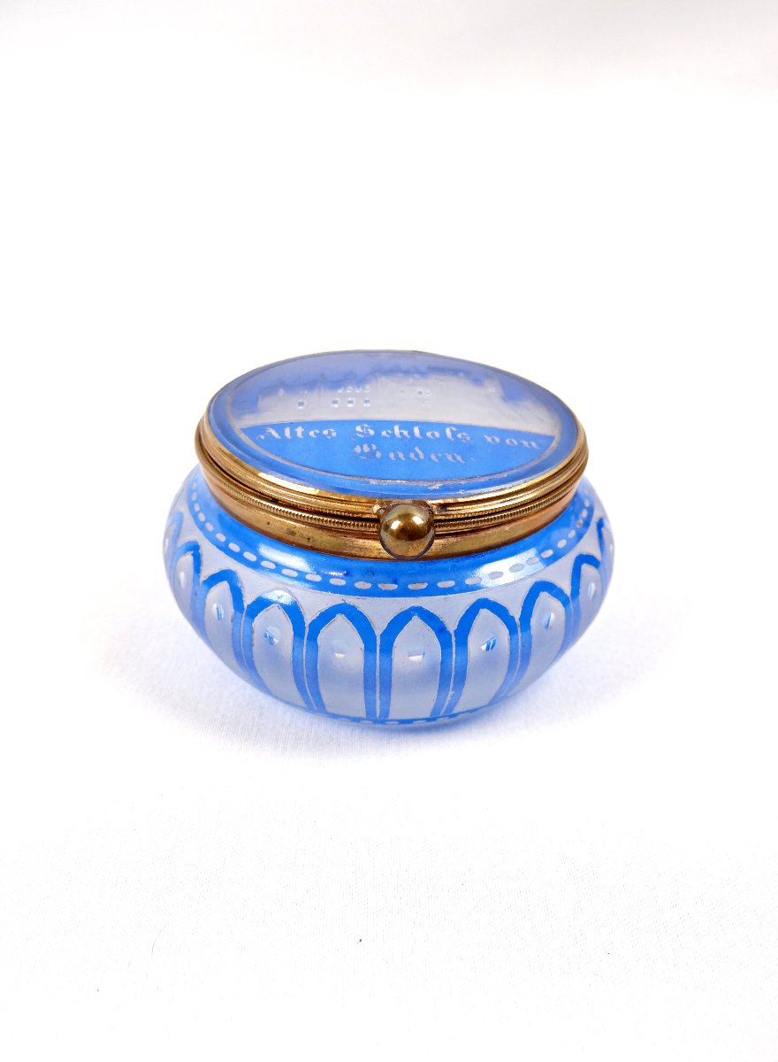 Boîte à pilule en cristal de bohème bleu à décor du Château de Bade XIXème-photo-4